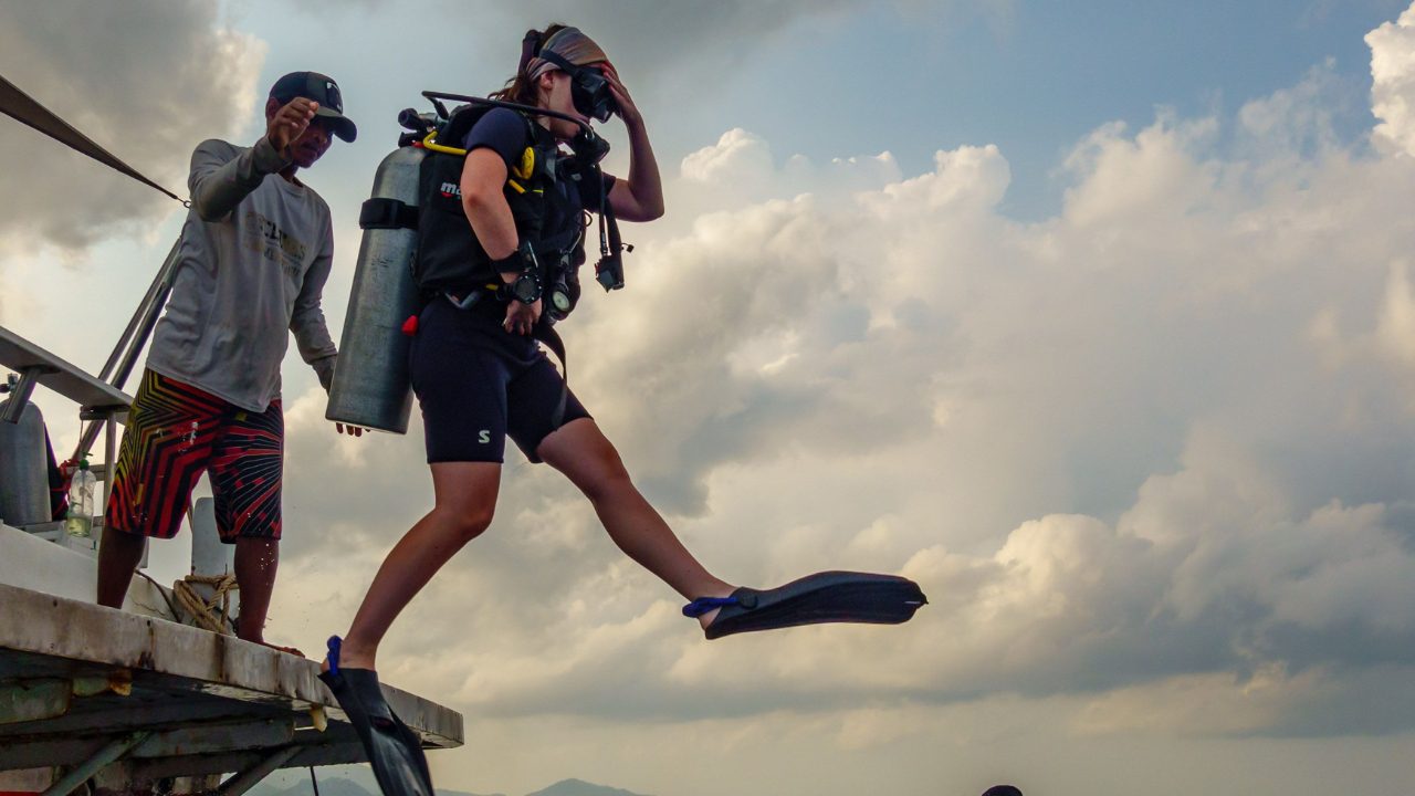 Beginner diving training in Koh Tao