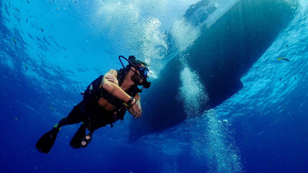 Professional diving instructor teaching students
