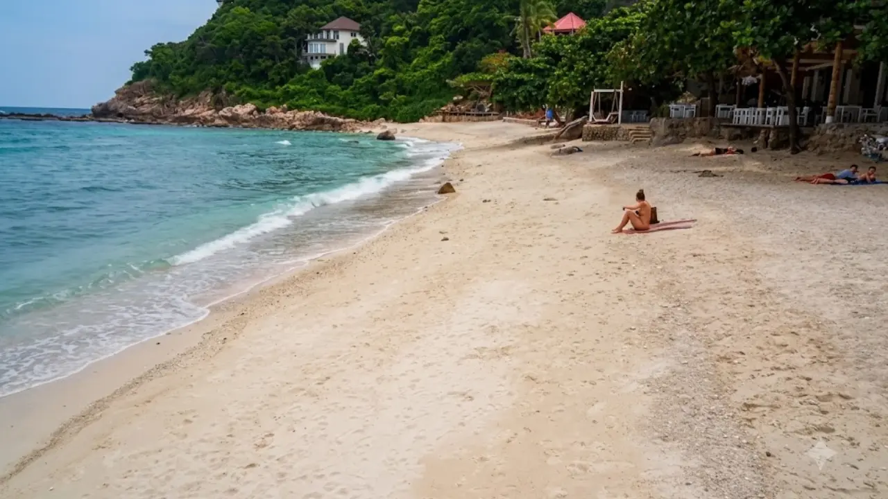 Sai Daeng Beach - Best for Underwater Exploration